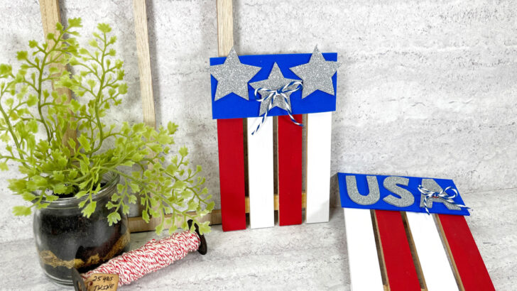 4th of July Tiered Tray Decor from a Mini Pallet