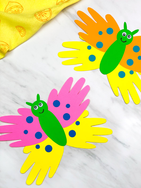 Summer butterfly craft - FREE printable - This crafty family crafts