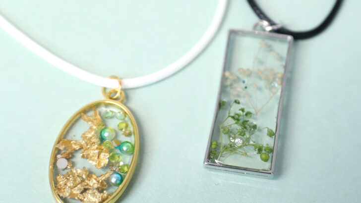 How to Make a Flower in Resin Pendant